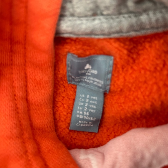 GAP hooded sweatshirt with pocket - Picture 2 of 2
